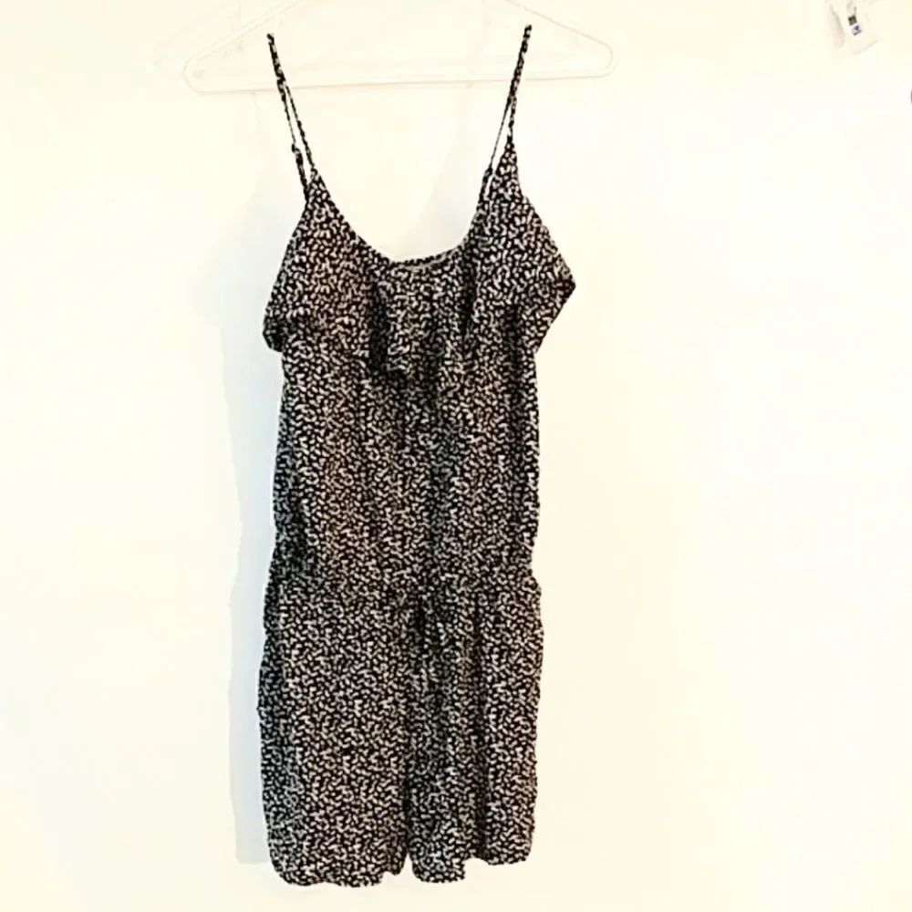 Gap black and white Romper size XS
